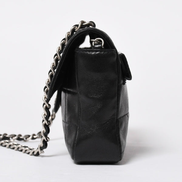 Very Good Condition CHANEL Chocolate Bar Chain Shoulder Bag A2000 6th Series Coco Mark Lambskin Black Silver Hardware Used 4a008248