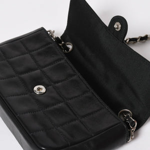 Very Good Condition CHANEL Chocolate Bar Chain Shoulder Bag A2000 6th Series Coco Mark Lambskin Black Silver Hardware Used 4a008248