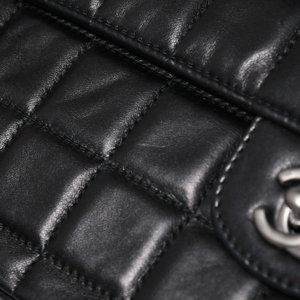 極美品 CHANEL シャネル イーストウエスト チェーンショルダーバッグ 6番台 ココマーク チョコバー ラムスキン ブラック 中古 4a008247