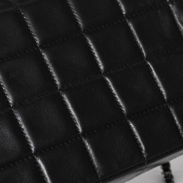 極美品 CHANEL シャネル イーストウエスト チェーンショルダーバッグ 6番台 ココマーク チョコバー ラムスキン ブラック 中古 4a008247