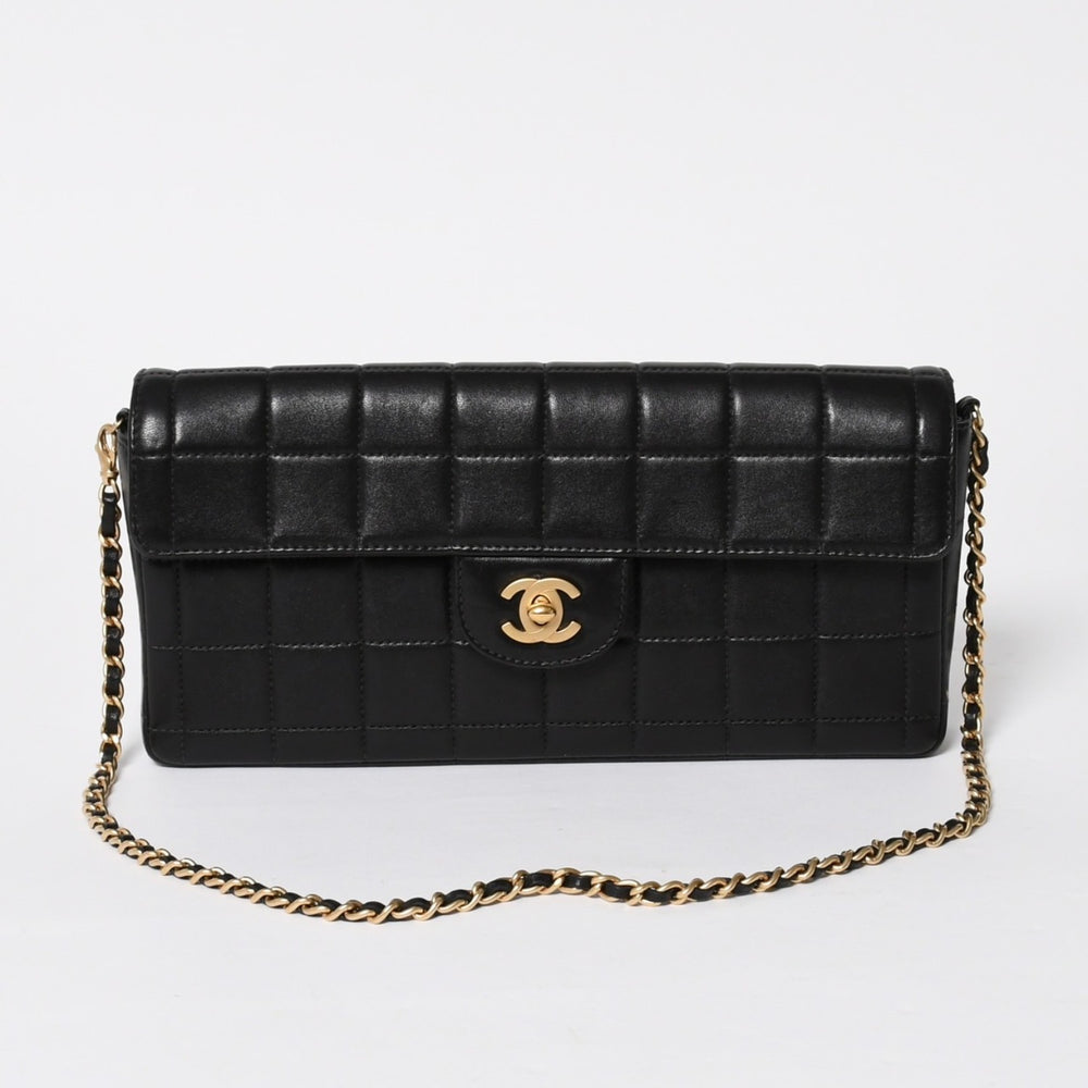極美品 CHANEL シャネル イーストウエスト チェーンショルダーバッグ 7番台 ココマーク チョコバー ラムスキン ブラック 中古 4a008246