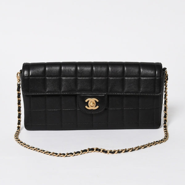 極美品 CHANEL シャネル イーストウエスト チェーンショルダーバッグ 7番台 ココマーク チョコバー ラムスキン ブラック 中古 4a008246