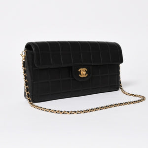 極美品 CHANEL シャネル イーストウエスト チェーンショルダーバッグ 7番台 ココマーク チョコバー ラムスキン ブラック 中古 4a008246