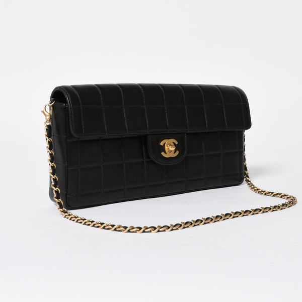 極美品 CHANEL シャネル イーストウエスト チェーンショルダーバッグ 7番台 ココマーク チョコバー ラムスキン ブラック 中古 4a008246