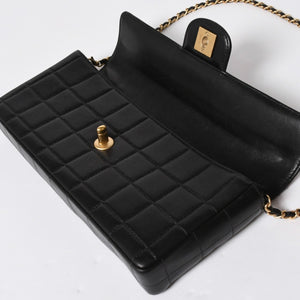 極美品 CHANEL シャネル イーストウエスト チェーンショルダーバッグ 7番台 ココマーク チョコバー ラムスキン ブラック 中古 4a008246
