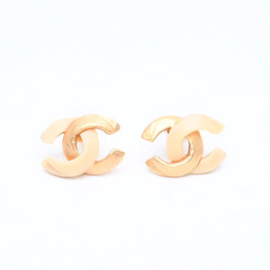 Very Good Condition CHANEL Coco Mark Earrings Weight Approximately 3.79g 00T Stamp GP Metal Gold Ivory Binaural Used 4a007085