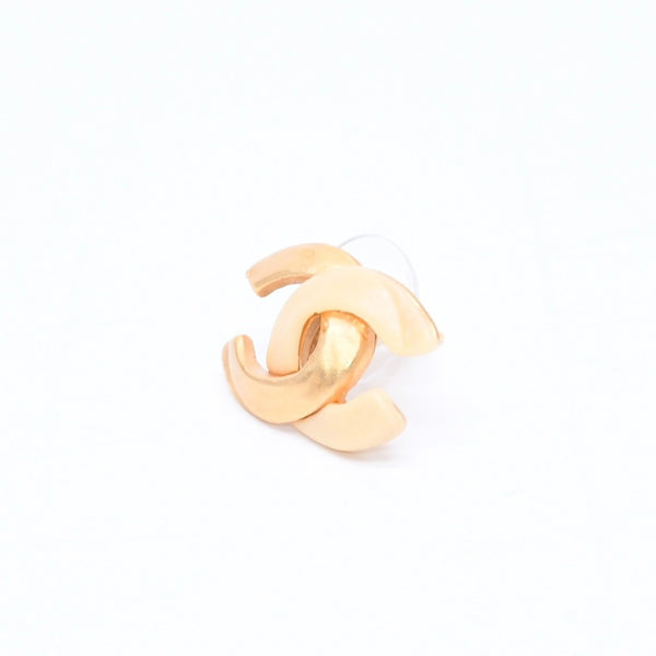 Very Good Condition CHANEL Coco Mark Earrings Weight Approximately 3.79g 00T Stamp GP Metal Gold Ivory Binaural Used 4a007085