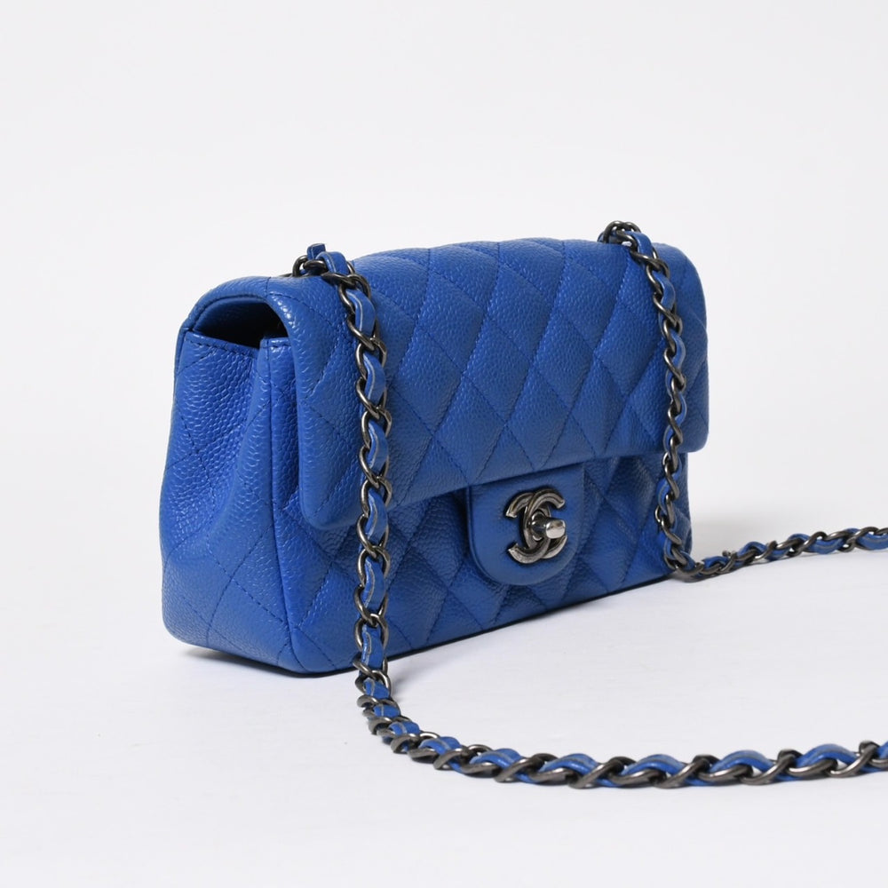 極美品 CHANEL シャネル ミニマトラッセ 20 チェーンショルダーバッグ 21番台 ココマーク キャビアスキン ブルー 中古 4a008327