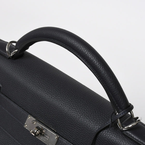Like new HERMES Maxi Kelly 42 Maxi Kelly 42 handbag B stamp Togo GRIS MISTY navy SV metal fittings inner stitching used 4a008343