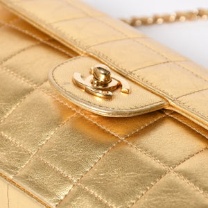 極美品 CHANEL シャネル チョコバー イーストウエスト チェーン ショルダーバッグ ラムスキン ゴールド ゴールド レディース 7番台 中古 4a008323
