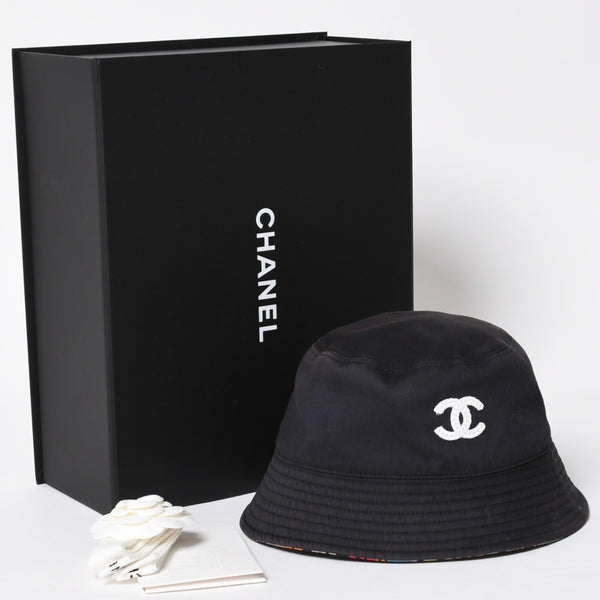 CHANEL シャネル ココマーク M24C バケットハット リバーシブル ココマーク コットン ブラック マルチカラー 美品 中古 4a008303