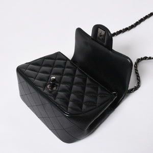 CHANEL Mini Matelasse Chain Shoulder Bag 17cm Caviar Skin Black Silver Hardware No. 21 Good Condition Used 4a008372