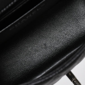 CHANEL Mini Matelasse Chain Shoulder Bag 17cm Caviar Skin Black Silver Hardware No. 21 Good Condition Used 4a008372