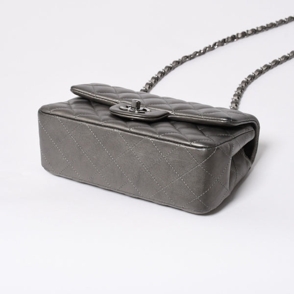 極美品 CHANEL シャネル マトラッセ 20 Sフラップ Sチェーンショルダーバッグ ランダム番台 ココマーク ラムスキン シルバー 中古 4a008590