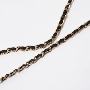 Very Good Condition CHANEL Chevron Chain Wallet 28th Series Coco Mark Shiny Lambskin Black Used 4a008408