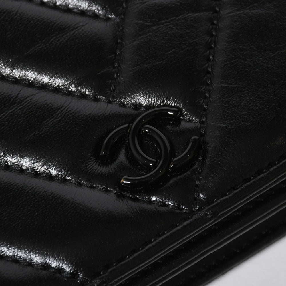 Very Good Condition CHANEL Chevron Chain Wallet 28th Series Coco Mark Shiny Lambskin Black Used 4a008408
