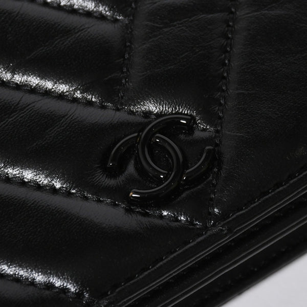Very Good Condition CHANEL Chevron Chain Wallet 28th Series Coco Mark Shiny Lambskin Black Used 4a008408