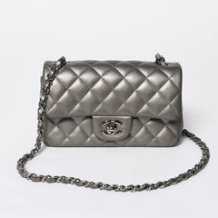 極美品 CHANEL シャネル マトラッセ 20 Sフラップ Sチェーンショルダーバッグ ランダム番台 ココマーク ラムスキン シルバー 中古 4a008590