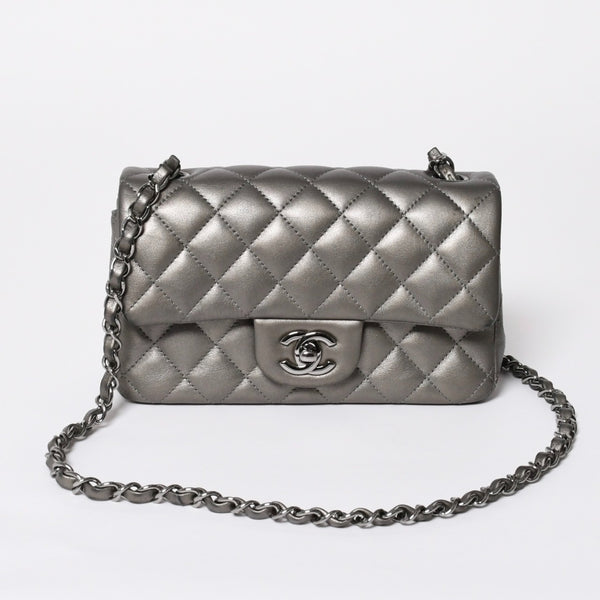 極美品 CHANEL シャネル マトラッセ 20 Sフラップ Sチェーンショルダーバッグ ランダム番台 ココマーク ラムスキン シルバー 中古 4a008590