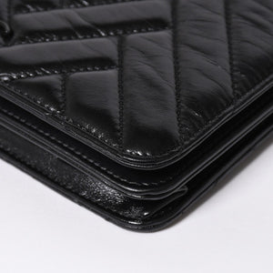 Very Good Condition CHANEL Chevron Chain Wallet 28th Series Coco Mark Shiny Lambskin Black Used 4a008408