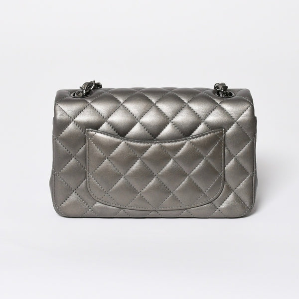 極美品 CHANEL シャネル マトラッセ 20 Sフラップ Sチェーンショルダーバッグ ランダム番台 ココマーク ラムスキン シルバー 中古 4a008590