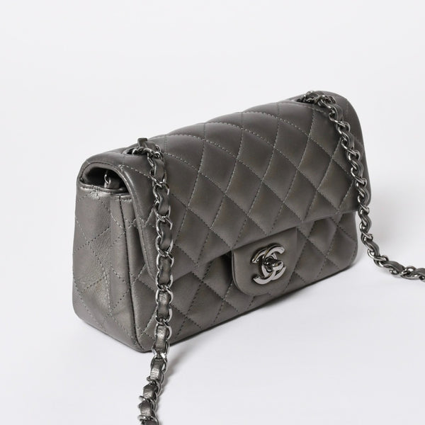 極美品 CHANEL シャネル マトラッセ 20 Sフラップ Sチェーンショルダーバッグ ランダム番台 ココマーク ラムスキン シルバー 中古 4a008590