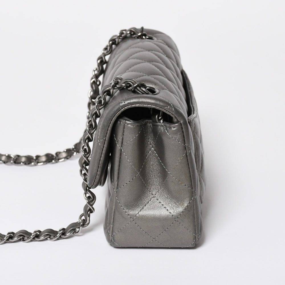 極美品 CHANEL シャネル マトラッセ 20 Sフラップ Sチェーンショルダーバッグ ランダム番台 ココマーク ラムスキン シルバー 中古 4a008590