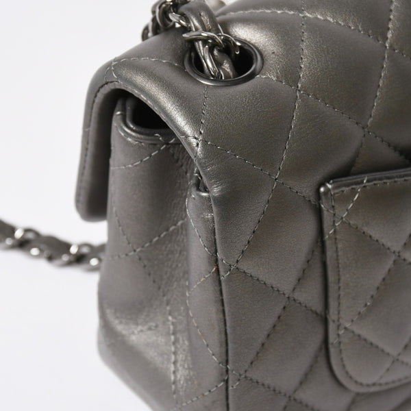 極美品 CHANEL シャネル マトラッセ 20 Sフラップ Sチェーンショルダーバッグ ランダム番台 ココマーク ラムスキン シルバー 中古 4a008590