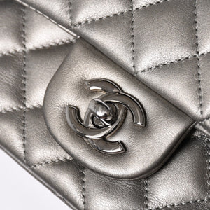 極美品 CHANEL シャネル マトラッセ 20 Sフラップ Sチェーンショルダーバッグ ランダム番台 ココマーク ラムスキン シルバー 中古 4a008590
