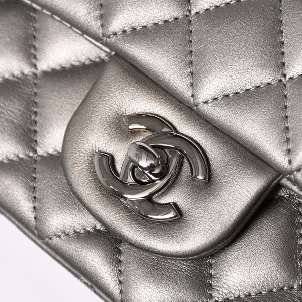 極美品 CHANEL シャネル マトラッセ 20 Sフラップ Sチェーンショルダーバッグ ランダム番台 ココマーク ラムスキン シルバー 中古 4a008590