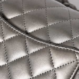 極美品 CHANEL シャネル マトラッセ 20 Sフラップ Sチェーンショルダーバッグ ランダム番台 ココマーク ラムスキン シルバー 中古 4a008590