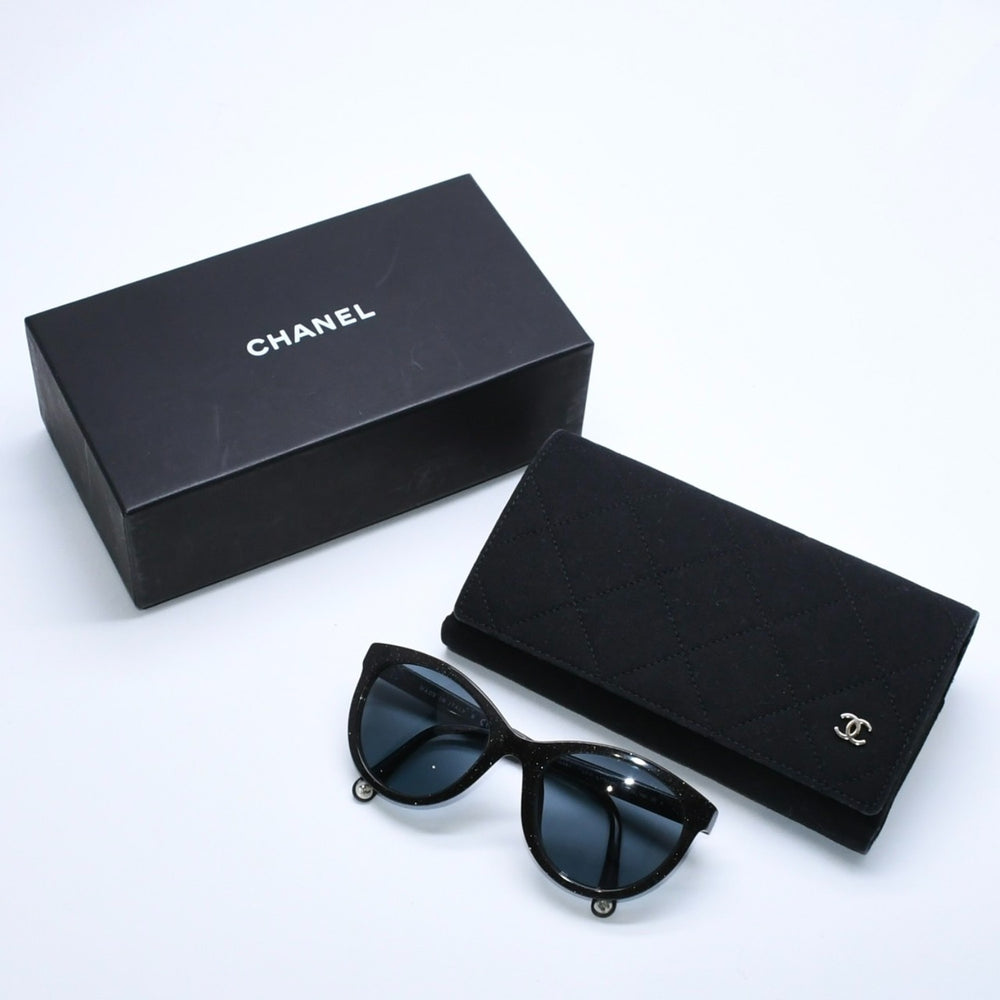 極美品 CHANEL シャネル サングラス アイウェア 0CH5523U サイズ52□20 140 ココマーク グリッター ブラック 中古 4a008413