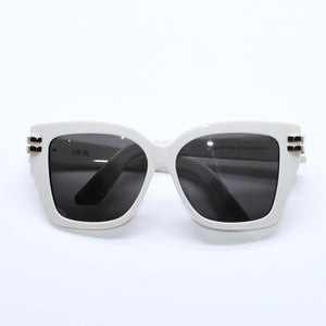 Mint condition CHRISTIAN DIOR sunglasses WH S1F 95A0 Ivory Size 56◻13 Gold hardware, pre-owned, item number 4a008533