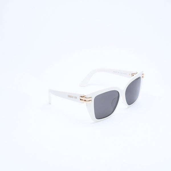Mint condition CHRISTIAN DIOR sunglasses WH S1F 95A0 Ivory Size 56◻13 Gold hardware, pre-owned, item number 4a008533