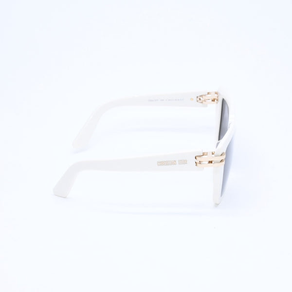 Mint condition CHRISTIAN DIOR sunglasses WH S1F 95A0 Ivory Size 56◻13 Gold hardware, pre-owned, item number 4a008533