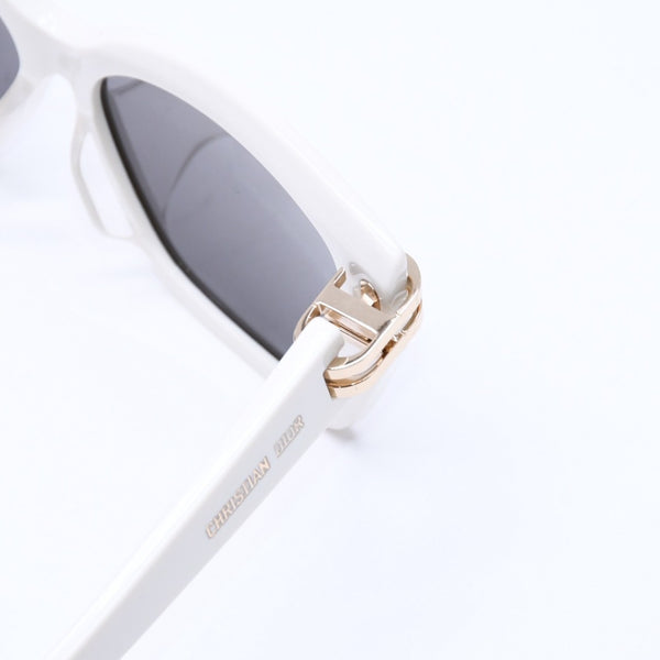 Mint condition CHRISTIAN DIOR sunglasses WH S1F 95A0 Ivory Size 56◻13 Gold hardware, pre-owned, item number 4a008533