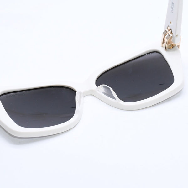 Mint condition CHRISTIAN DIOR sunglasses WH S1F 95A0 Ivory Size 56◻13 Gold hardware, pre-owned, item number 4a008533