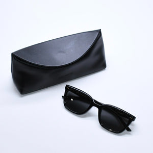 極美品 GENTLE MONSTER ジェントルモンスター Sunglasses サングラス アイウェア サイズ53□162-147 ブラック 中古 4a008496