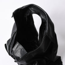 画像をギャラリービューアに読み込む, 新品未使用 BALENCIAGA バレンシアガ ハンドバック シャツバッグ close bag 811992 レザー ブラック 中古 4a000855