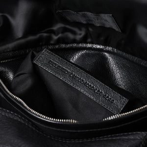 新品未使用 BALENCIAGA バレンシアガ ハンドバック シャツバッグ close bag 811992 レザー ブラック 中古 4a000855