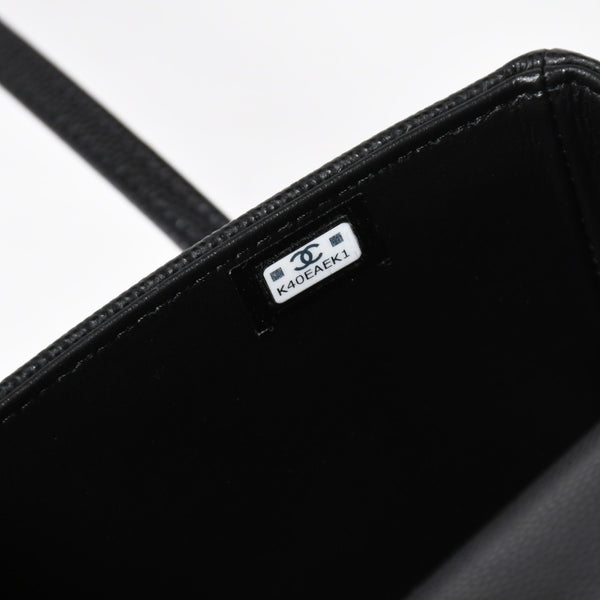 新品同様 CHANEL シャネル ストラップ クラッチ ワンショルダーバッグ AP5068 ランダム番台 ココマーク キャビアスキン 中古 4a009073