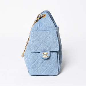 新品同様 CHANEL シャネル CHANEL 25 スモール ハンドバッグ ランダム番台 ココマーク デニム レザー ブルー 中古 4a009088