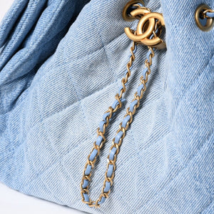 新品同様 CHANEL シャネル CHANEL 25 スモール ハンドバッグ ランダム番台 ココマーク デニム レザー ブルー 中古 4a009088