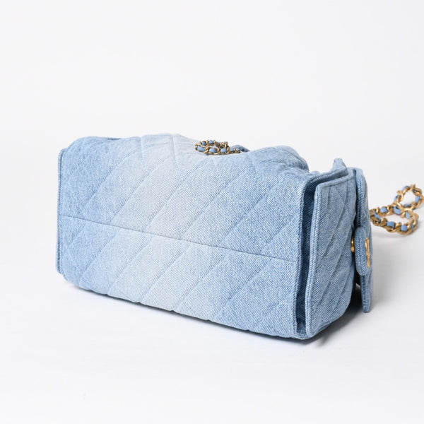 新品同様 CHANEL シャネル CHANEL 25 スモール ハンドバッグ ランダム番台 ココマーク デニム レザー ブルー 中古 4a009088