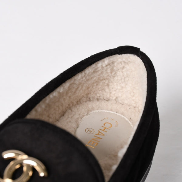 新品同様 CHANEL シャネル スウェード ローファー シューズ G47567 サイズ42 1/2 ココマーク ラムシアリング ブラック 中古 4a009087