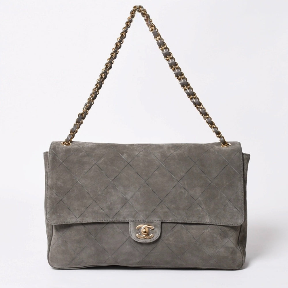 New and unused 26 years CHANEL Chanel maxi handbag random number AS6231 here mark suede calfskin gray gold hardware used 4a008757