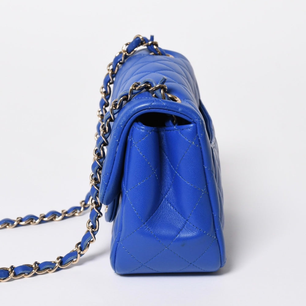 極美品 CHANEL シャネル ミニマトラッセ 16 Sチェーンショルダーバッグ A35200 31番台 ココマーク ラムスキン ブルー 中古 4a008587