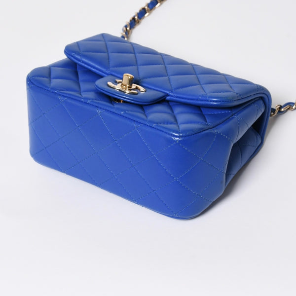 極美品 CHANEL シャネル ミニマトラッセ 16 Sチェーンショルダーバッグ A35200 31番台 ココマーク ラムスキン ブルー 中古 4a008587