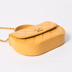 Like new CHANEL Hobo Chain Shoulder Bag Random Number Coco Mark Calfskin Yellow Gold Hardware Used 4a008586