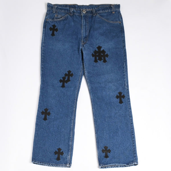 新品同様 CHROME HEARTS クロムハーツ × Levi's 517 リーバイス 517 セメタリークロスパッチ デニムパンツ ジーンズ サイズ36 20パッチ 中古 4a008601